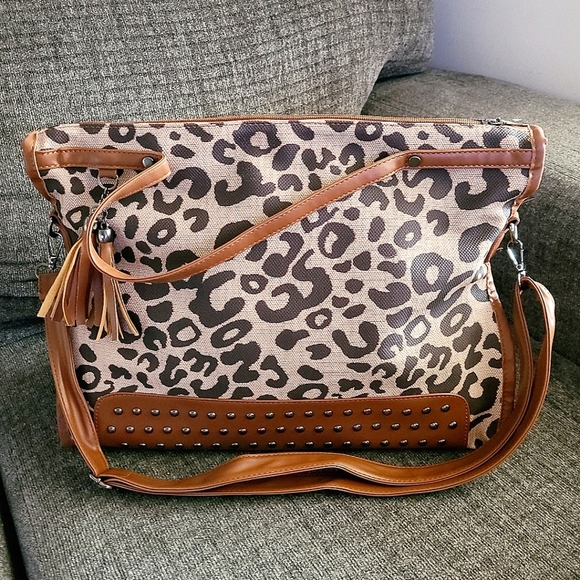 Leopard Print Studded Tote Bag - Picture 3 of 6